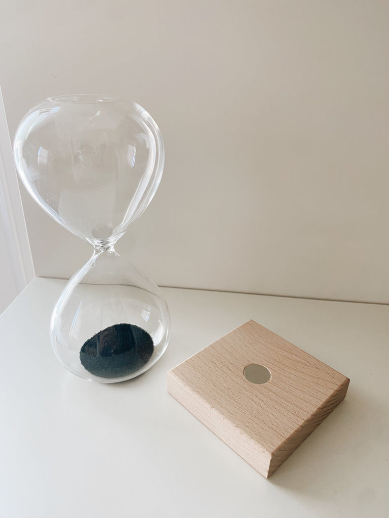 Magnetic Hourglass - Andnest.com