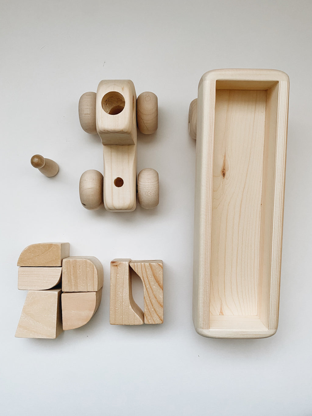 Wooden Cargo Carrier Truck With Removable Cargo - Andnest.com