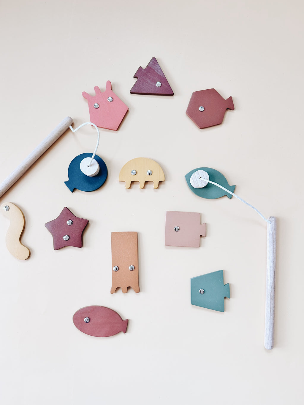 Wooden Fishing Set - Geometric Sea Creatures & fun colors - Andnest.com