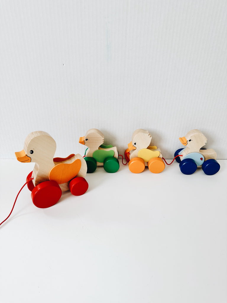 Goki Pull Along Duck Family - Andnest.com