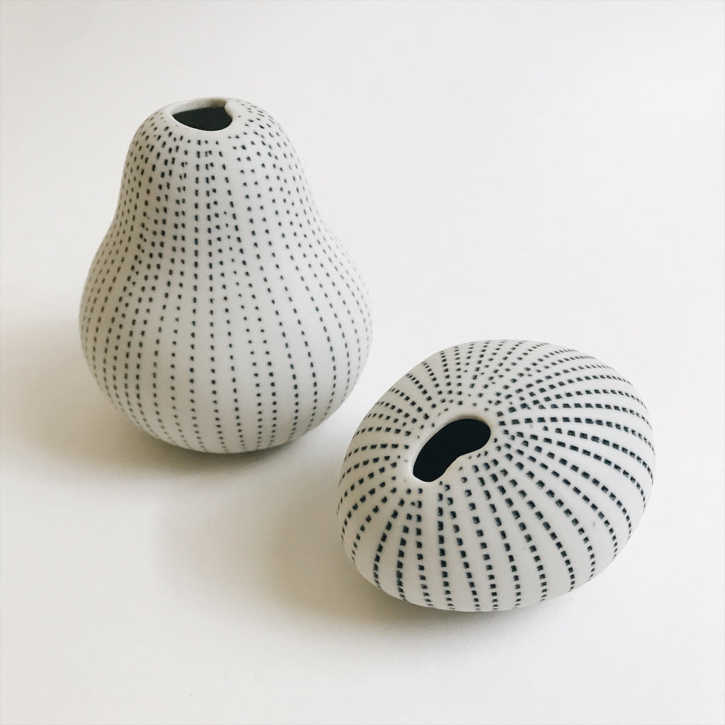 Modern Textured Vase - Line - Andnest.com