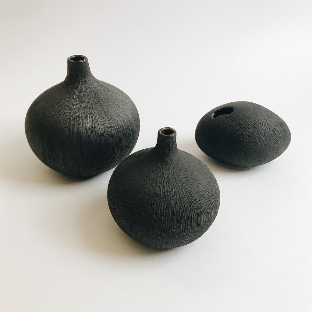 Modern Textured Vase - Black - Andnest.com