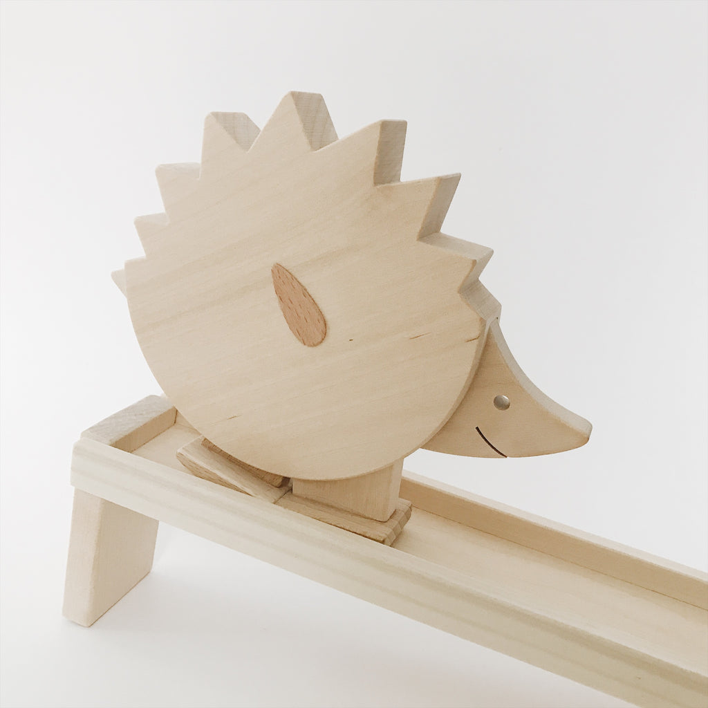 Wooden Walking Hedgehog Toy - Andnest.com