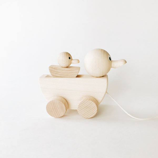 Wooden Pull-Along Mother/Daddy Duck and Baby Duckling - Andnest.com