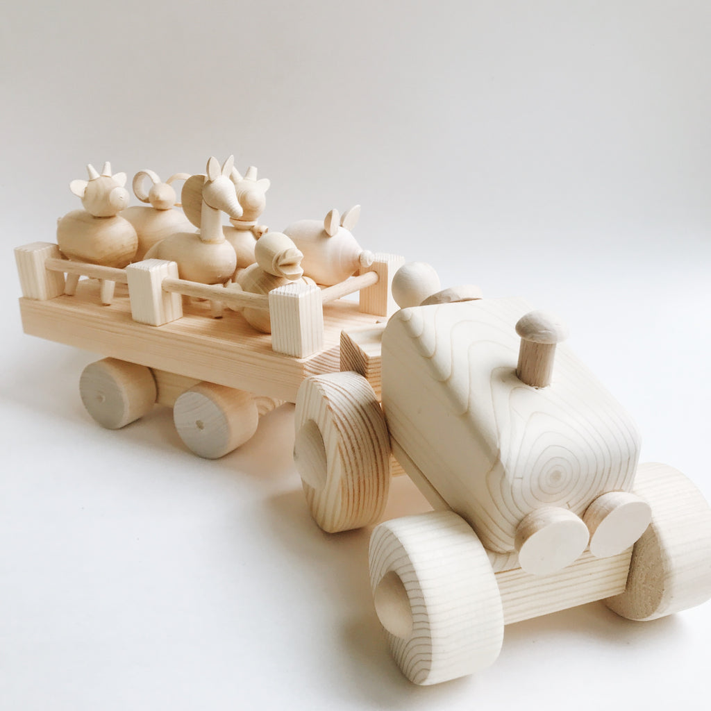 Wooden Farm Tractor with Animals - Andnest.com