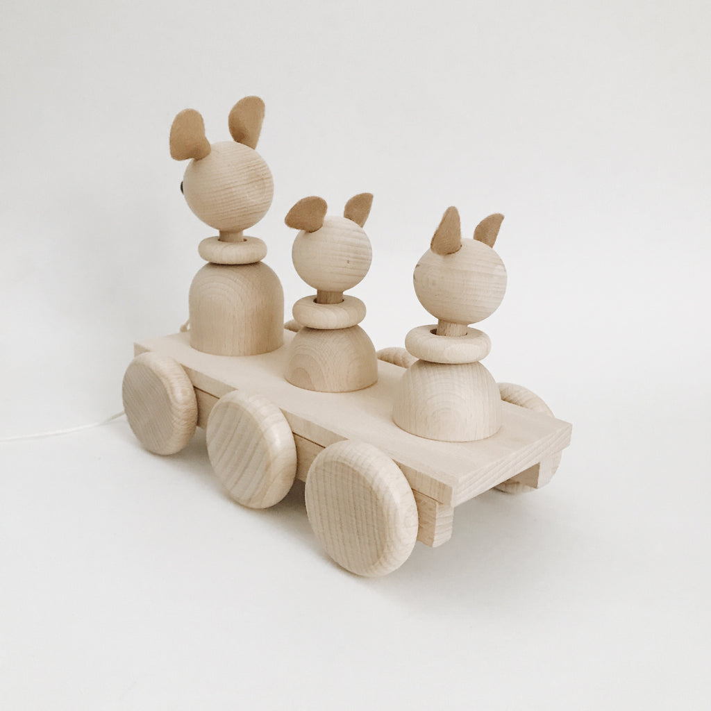 Wooden Pull-Along Mouse and Babies - Andnest.com