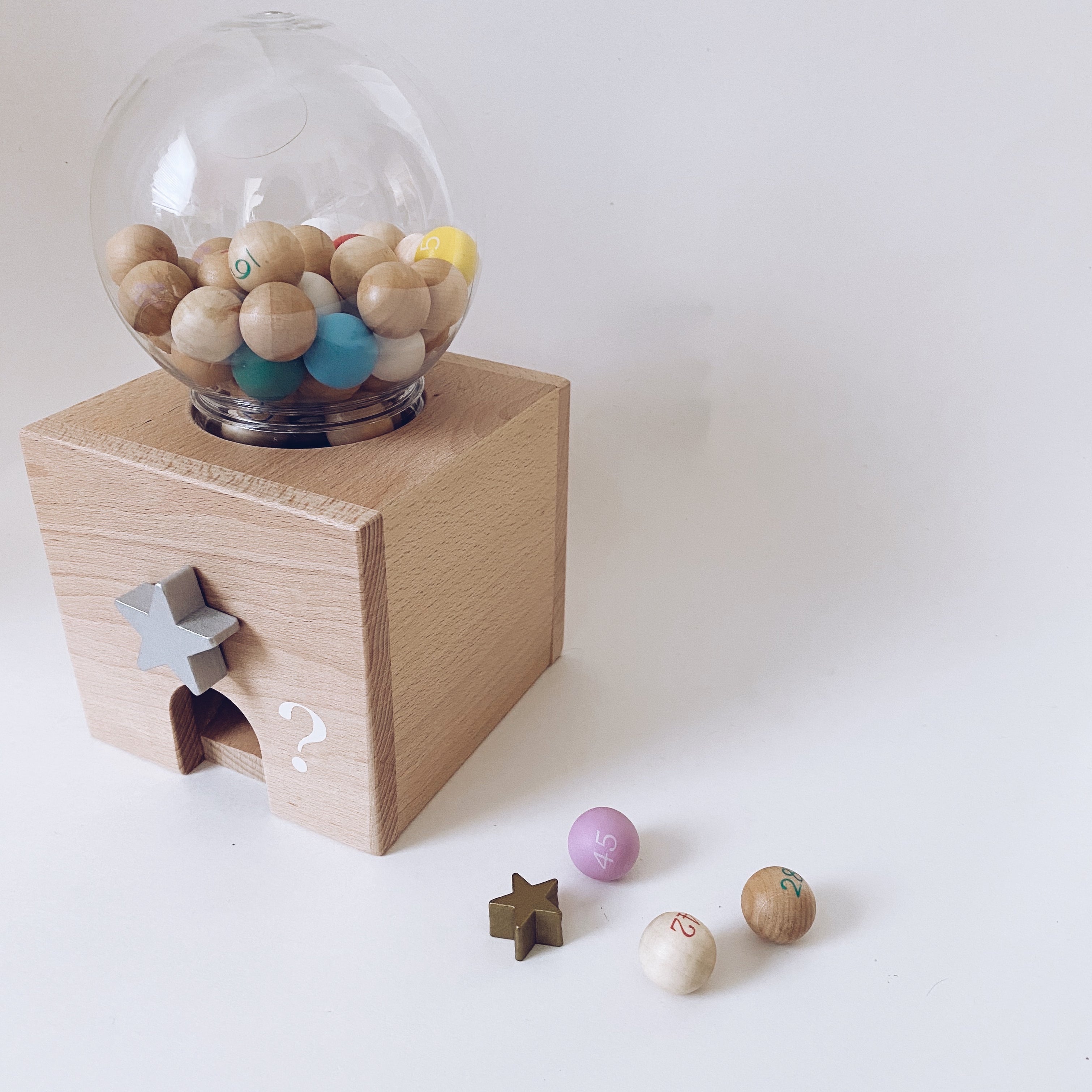 Bingo Gumball Machine Andnest