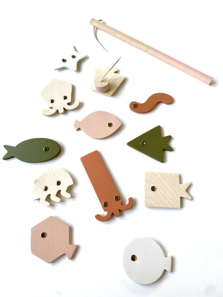 Wooden Fishing Set - 2 Fishing Rods and 12 Sea Creatures - Andnest.com