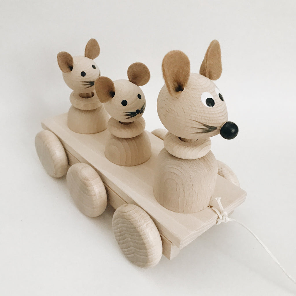 Wooden Pull-Along Mouse and Babies - Andnest.com