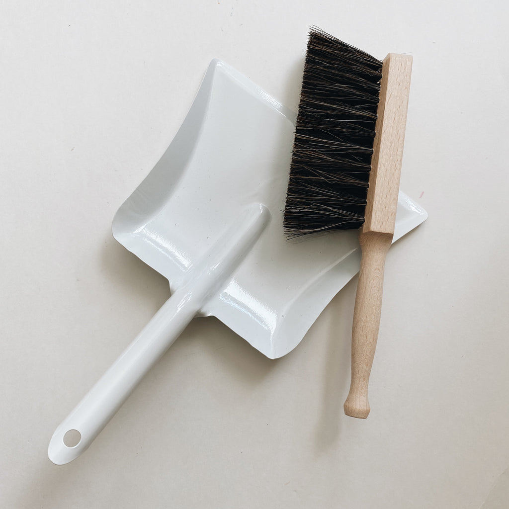 Children’s Brush and Dustpan Set - Andnest.com