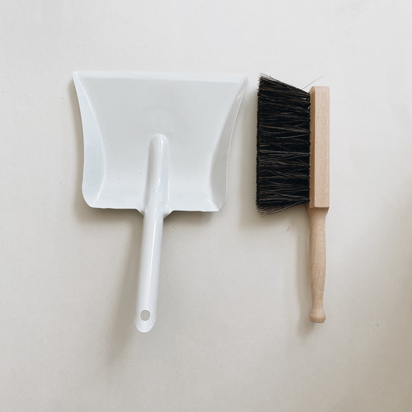 Children’s Brush and Dustpan Set - Andnest.com