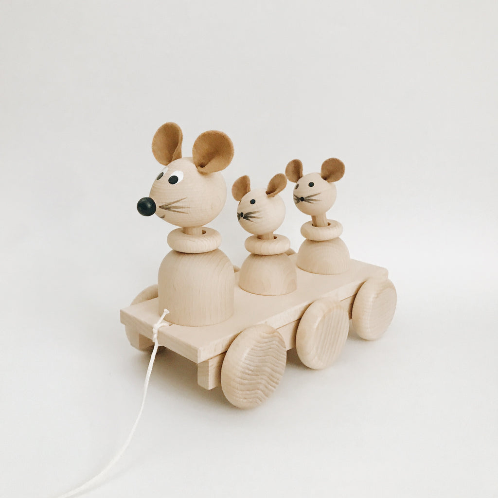 Wooden Pull-Along Mouse and Babies - Andnest.com