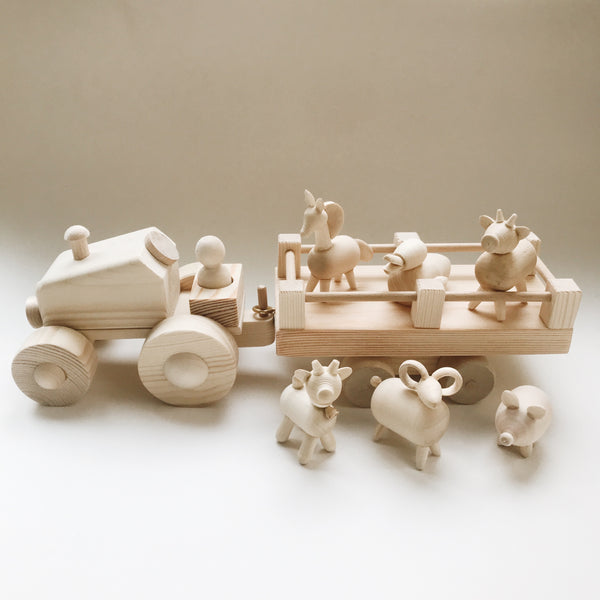 Wooden Farm Tractor with Animals - Andnest.com