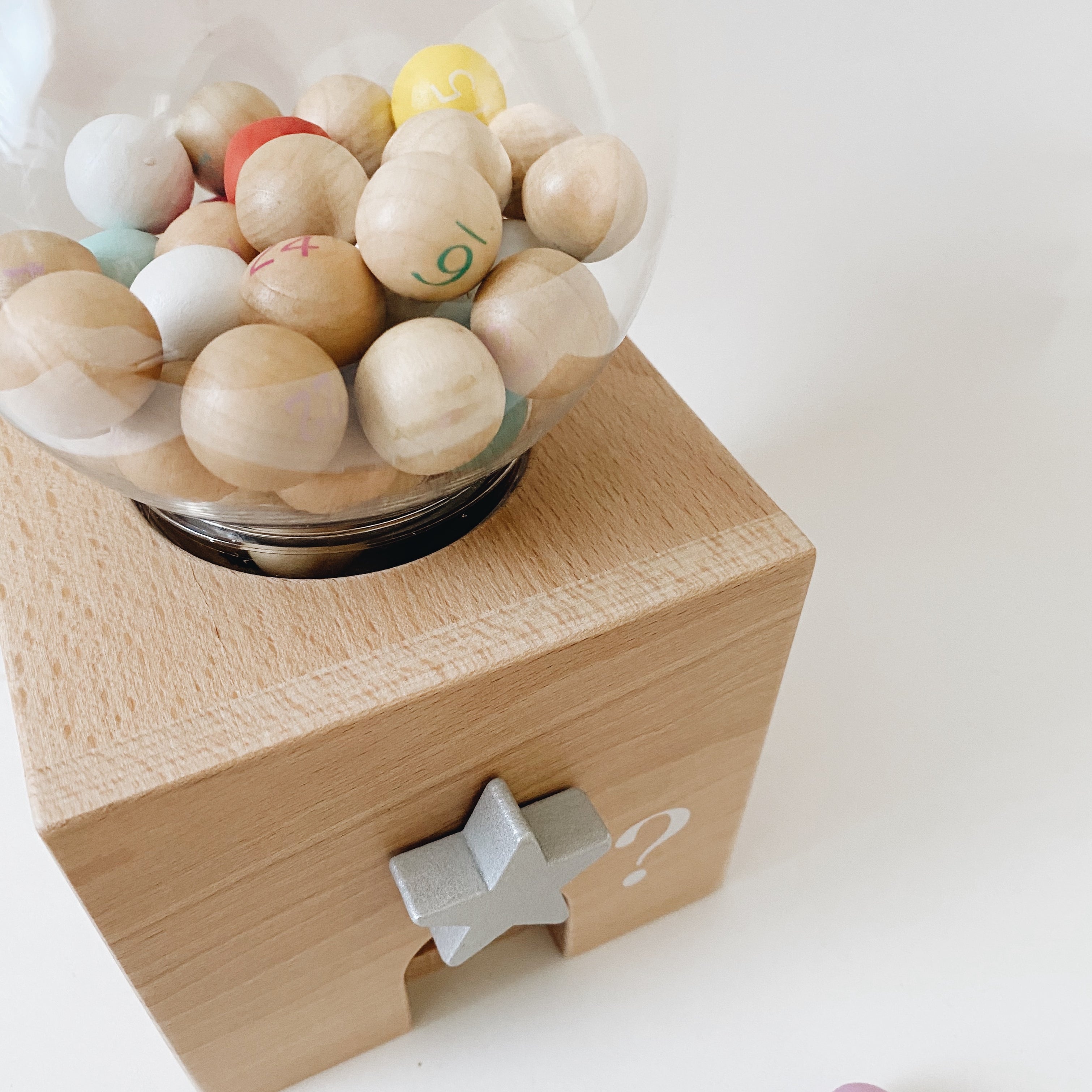 Bingo Gumball Machine Andnest